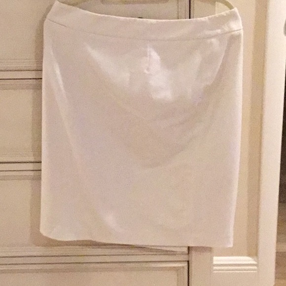 Elegant White Women's Skirt - Picture 1 of 3